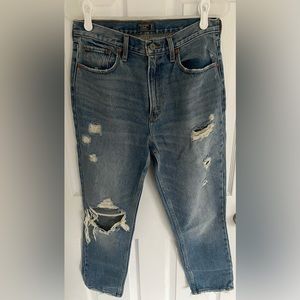 Abercrombie and Fitch High Rise Mom Jean. Size 28 (6), Regular.